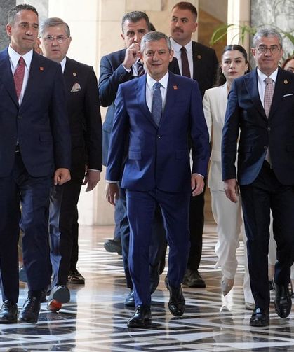 Yeni Parti'de A Takımı belli oldu! İşte Özgür Özel’in A Takımında yer alan isimler…