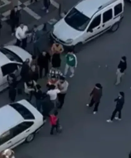 İki grup arasındaki tartışma kanlı bitti: Çok sayıda yaralı ve gözaltı var!