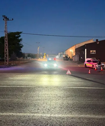 Polisten kaçan sürücü dehşet saçtı: 2 kişiyi ezdi, 1 ölü 2 yaralı!