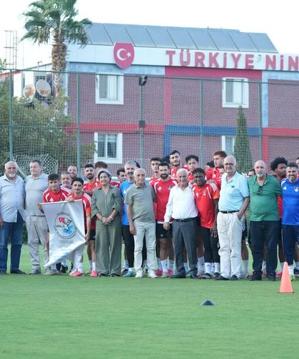 İzmir Ege Bölgesi Vanlılar Derneği’nden Vanspor’a moral ziyareti!