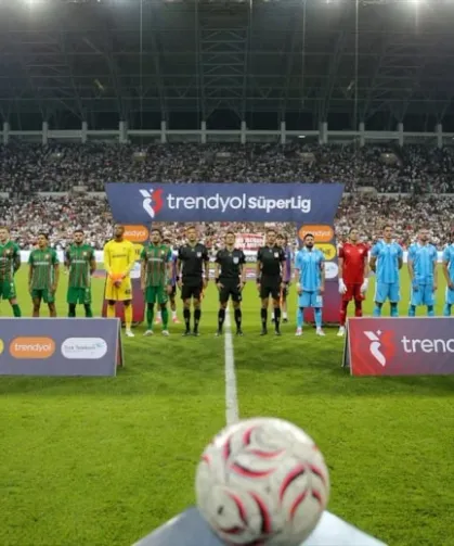 Amedspor- Erzurumspor maçında açılan pankart dikkat çekti