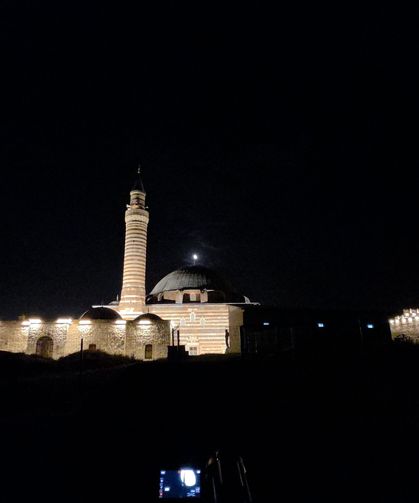 Van’da büyüleyici gece: Şişkin Ay ve Satürn buluşmasından eşsiz kareler!