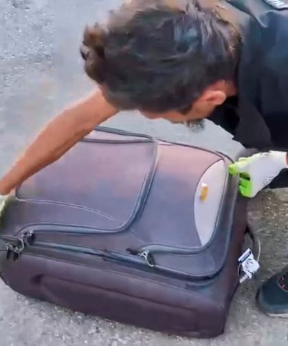 Valizden çıkanlar şok etti: Kıyafetlere emdirilmiş uyuşturucu madde yakalandı