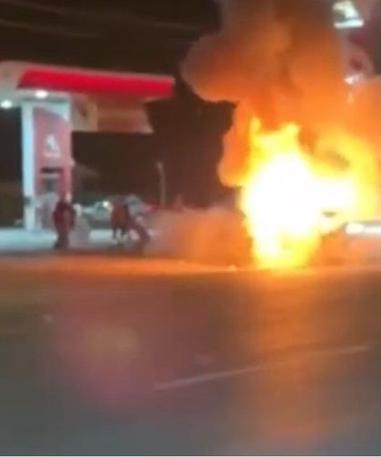 Yanan otomobilde yaralanan 2 kardeş Van’a sevk edildi