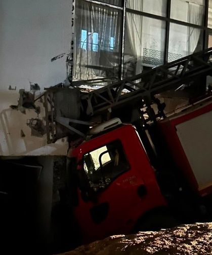 Uzman çavuşun feci sonu: Duvarla merdiven arasında sıkışarak can verdi!