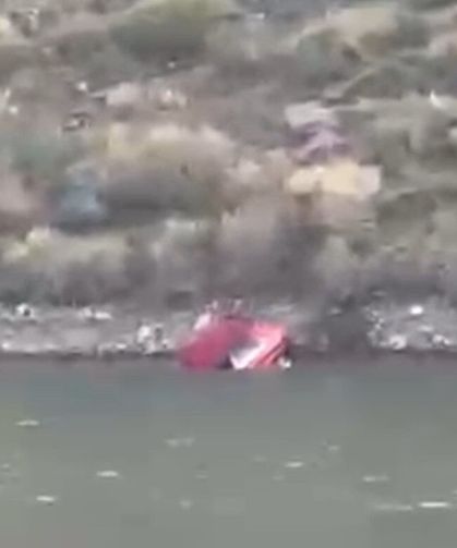 Yüksekova’da faciadan dönüldü: El freni çekilmeyen otomobil baraja uçtu