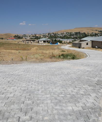 Van’da kırsal mahallelerin yolları yenileniyor!