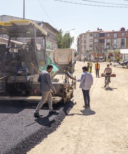Erciş’te yollar bir bir yenileniyor!