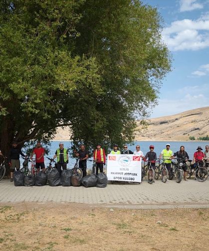 Van Gölü’ne dikkat çekmek için pedal çevirdiler