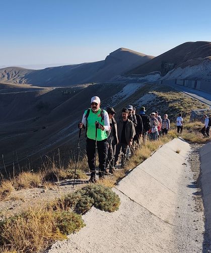 Van Gölü'nün eşsiz manzaraları eşliğinde bir yürüyüş!