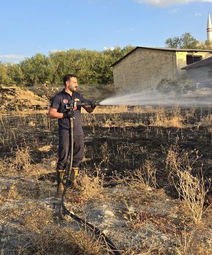 Van’da korkutan yangın: Şiddetli rüzgar yangına neden oldu!