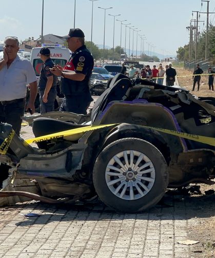 Böyle kaza görülmedi: Otomobil takla atarak ikiye bölündü! 2 ölü, 2 yaralı