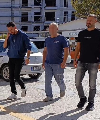 Mezarlıkta baltalı saldırı! Kaptığı gibi husumetlisinin başına indirdi