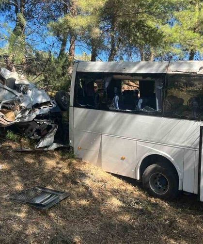 Turistleri taşıyan otobüs şarampole uçtu: 2 kişi öldü, 9 kişi yaralandı!