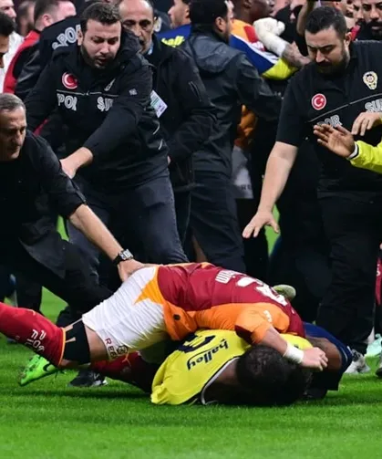 Galatasaray-Fenerbahçe derbisinin faturası açıklandı! Abdülkerim ve Archie Brown'un cezası belli oldu