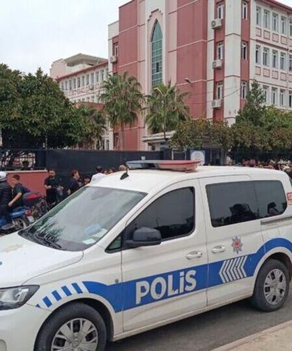 SON DAKİKA: Okula yeni bir saldırı daha! Kız öğrenci bıçaklandı
