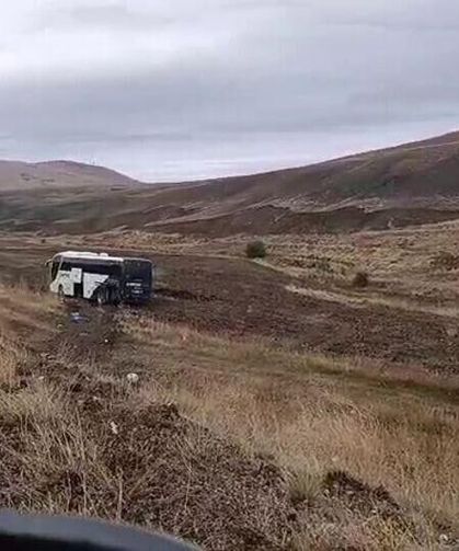 Yolcu otobüsü tarlaya girdi: 2’si çocuk 9 yaralı!