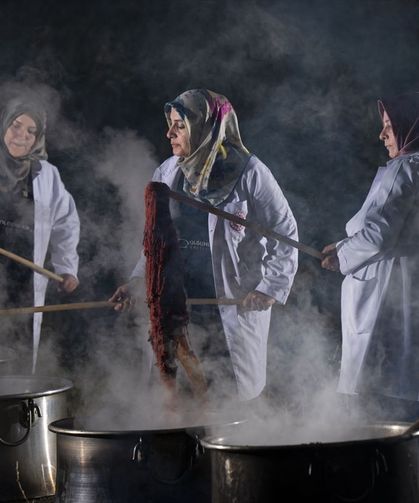 Van’da kazanlar kök boya için kaynadı: Kültürel miras yaşatılıyor!