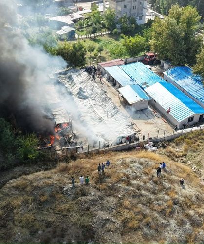 Şantiye işçilerin kaldığı konteyner alev aldı!