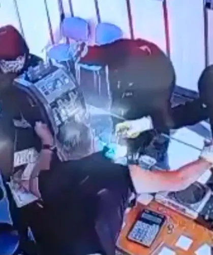Kuyumcuya biber gazlı ve silahlı saldırı: 5,6 milyon TL’lik altınla kaçıp kayıplara karıştılar