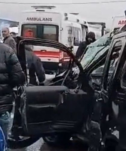 Van’da bir kaza daha: Tır ile aracın çarpıştığı kazada 2 kişi yaralandı!