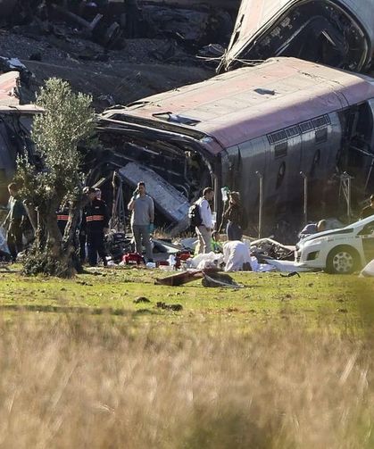 İki hızlı tren çarpıştı: 46 ölü, 179 yaralı