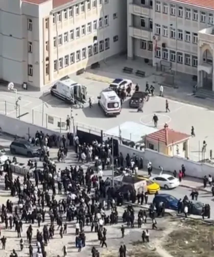 Okullarda şiddet durmak bilmiyor! Lisede öğrenciler arasında bıçaklı kavga: 2 öğrenci yaralandı!