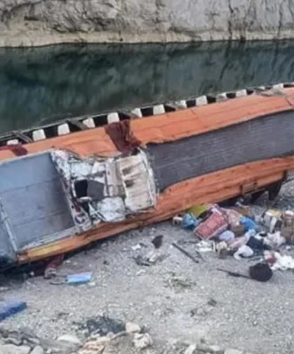 Katliam gibi kaza! Yolcu otobüsü devrildi: 10 kişi ölü, 32 kişi yaralandı!