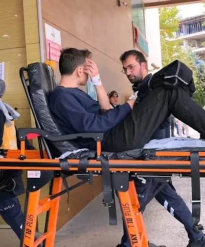 Motosikletini tamir eden gencin parmağı koptu!