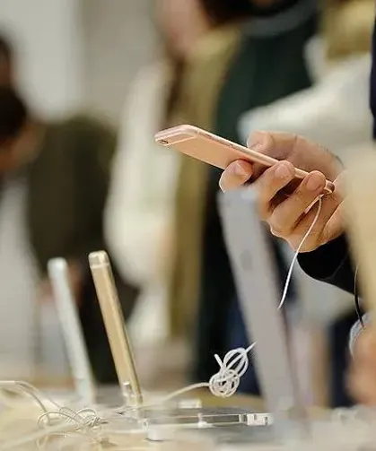 Cep telefonu alacaklara müjde: 40 bin TL'lik telefona 12 ay taksit imkanı!