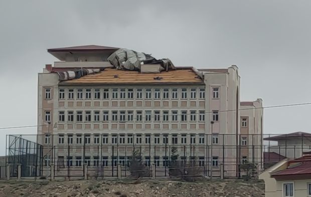 Şiddetli fırtına Van’ı yıkıp geçti: İşte fırtınanın yarattığı hasar…