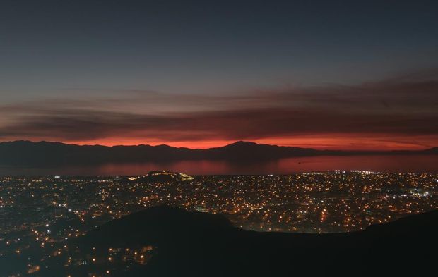 Van'da kızıl günbatımından nefes kesen eşsiz kareler!