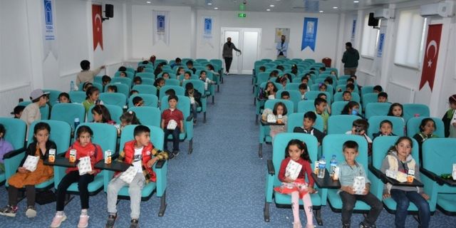 Tuşba'da minik öğrenciler sinemayla buluştu!