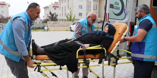 Van'da ambulansla taşınan hastalar sandık başına gitti