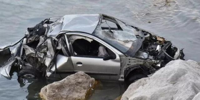 Kontrolden çıkan otomobil göle uçtu: 1'i çocuk 3 ölü, 2 yaralı!