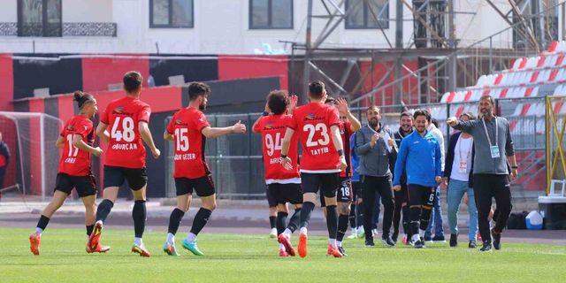 Vanspor Tayyib Kanarya'nın hat-trick yaptığı maçta gol oldu yağdı!