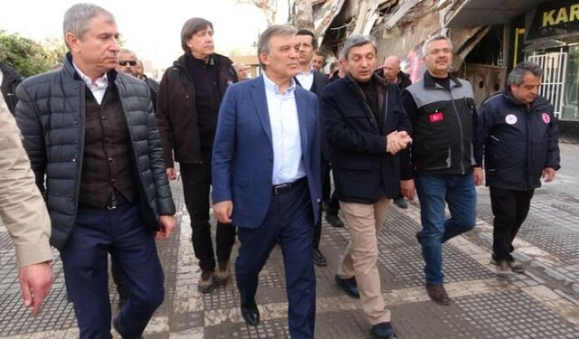 11. Cumhurbaşkanı Abdullah Gül, Malatya'da depremzedeleri ziyaret etti