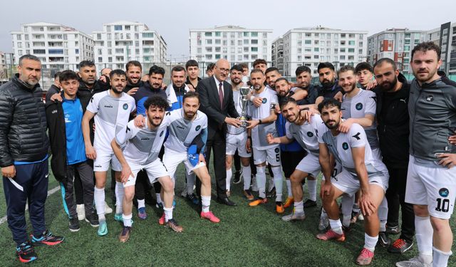 İpekyolu Belediyesi futbol takımı 1. Amatör Lig'de şampiyon oldu!