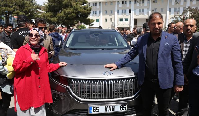 Türkiye’nin yerli otomobili TOGG Van’da görücüye çıktı!