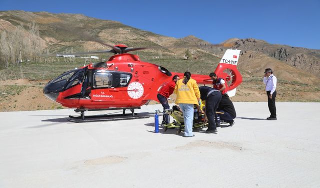 Van’da ambulans helikopter hayat kurtardı!