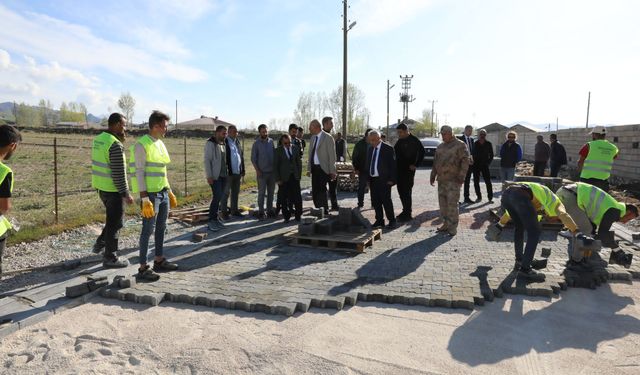 Van’da cumhuriyetin 100.yılında 100 bin metrekare kilit taşı döşenecek!