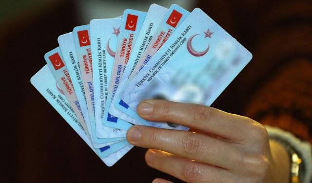 Kimliklere yeni sistem geliyor! Tarih belli oldu: İlk memurlardan başlayacak!
