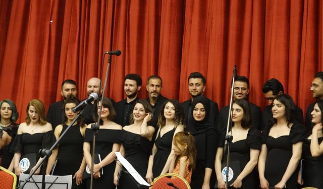 Erciş’te depremde hayatını kaybedenlerin anısına konser düzenlendi!