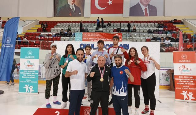 Vanlı boksörler Türkiye’yi Avrupa’da temsil edecek
