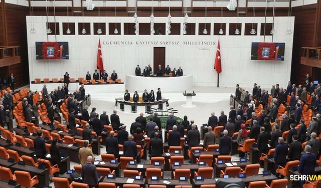 Meclis’te yeni grup kuruluyor! Detayları Ahmet Davutoğlu duyurdu!