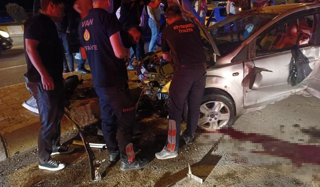 Van’da otomobil ile kamyonet çarpıştı: Hurdaya dönen araçta, 3 kişi yaralandı!