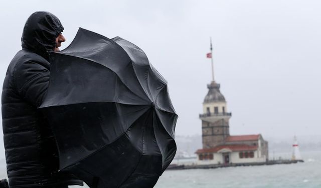 İstanbul için büyük uyarı! Fırtına akşam saat 22.00'ye kadar devam edecek