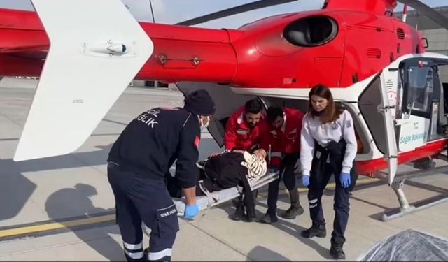 Van’da ambulans helikopter kalp hastası genç için havalandı!