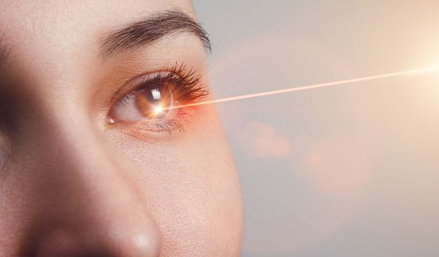 Göz Çizdirme Ameliyatı Nedir? Riski Var mı?