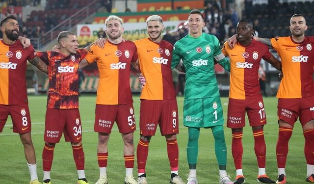 Galatasaray'da 5 yıldızla sözleşme yenilendi!